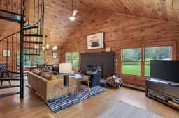 455 Woodmere - Image 3