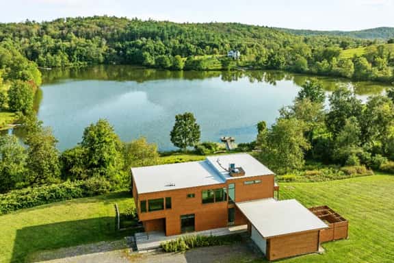 Lakefront Chalet | Dock, Sauna & Fireplace - Image 1