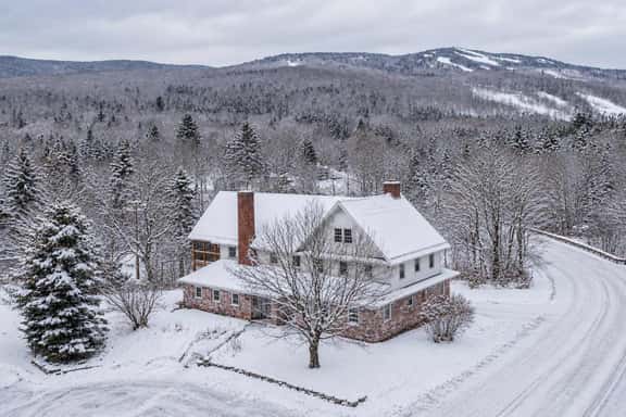 Mount Snow 8-BR Lodge with Mountain Views - Image 1