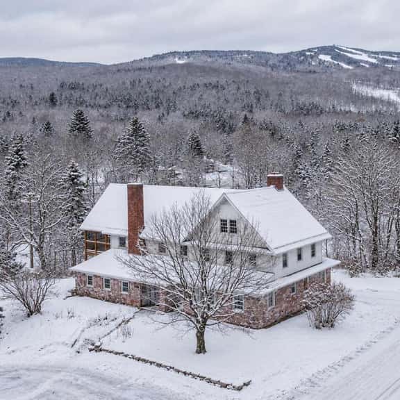 Mount Snow 8-BR Lodge with Mountain Views - Image 1