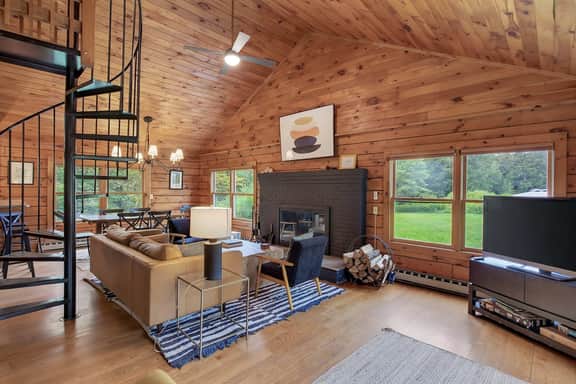 455 Woodmere - Image 3